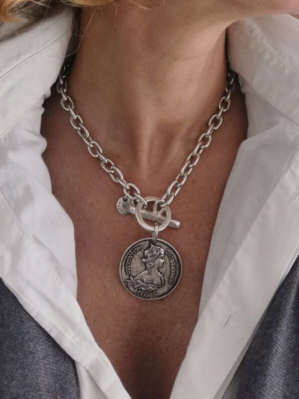 Collar Minerva moneda antigua   (065003)